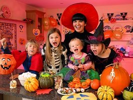 Halloween fun activities on tight budget 